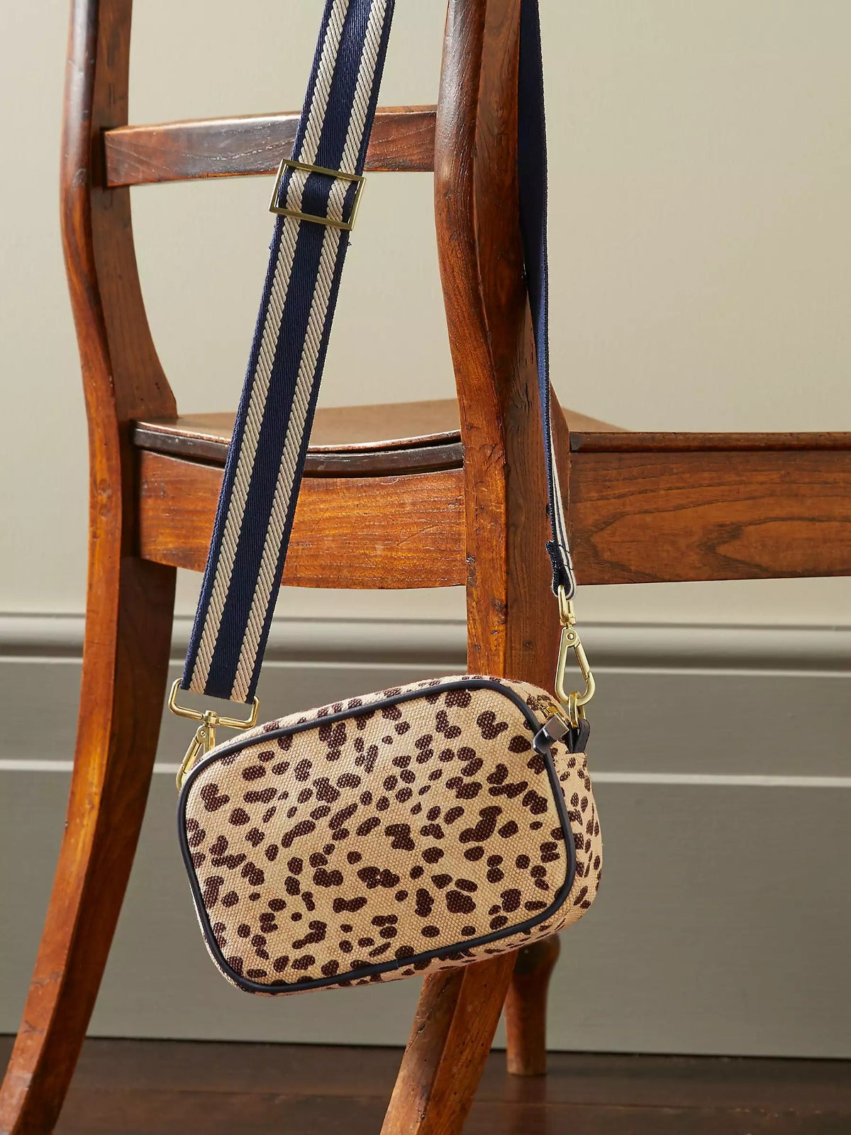CROSSBODY BAGS
